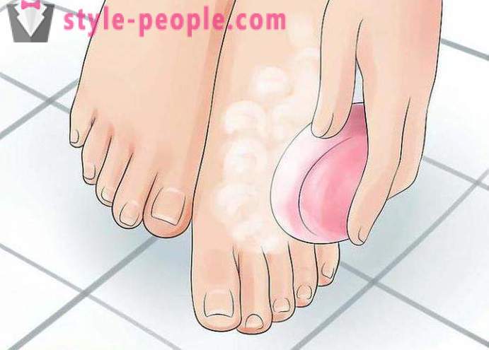 Pourquoi transpirer beaucoup et l'odeur des pieds, ce qu'il faut faire et comment se débarrasser de l'odeur