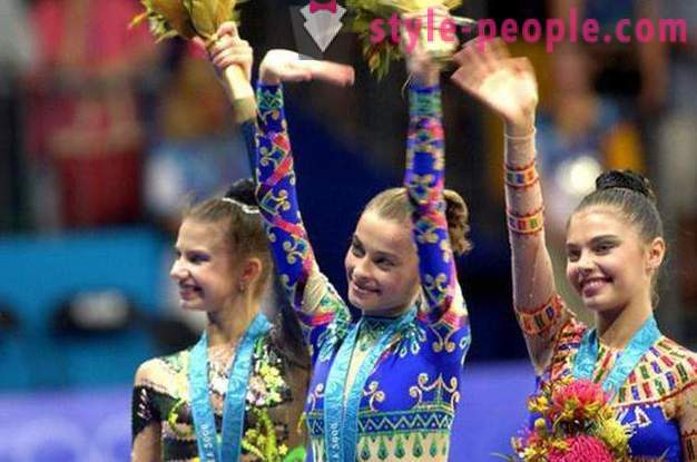 Julia Barsukov: commentaires École de gymnastique rythmique champion olympique