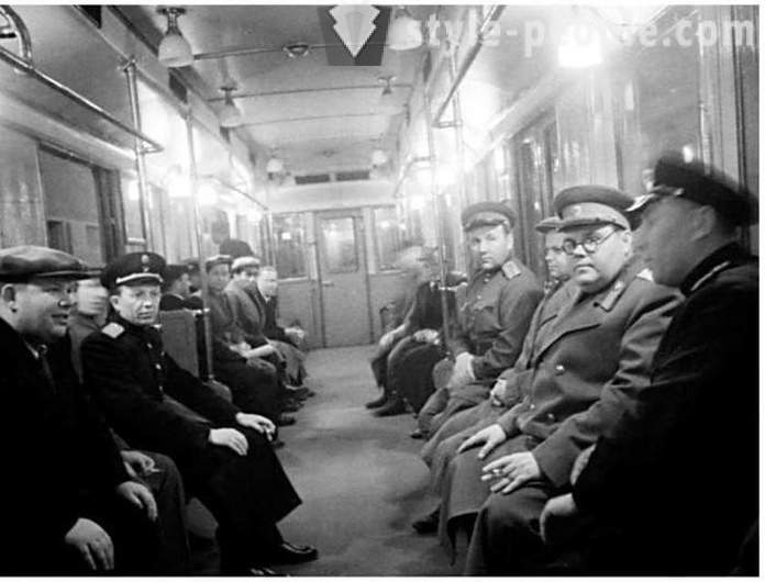 Le métro de Moscou, qui est devenue la maison à beaucoup pendant la guerre