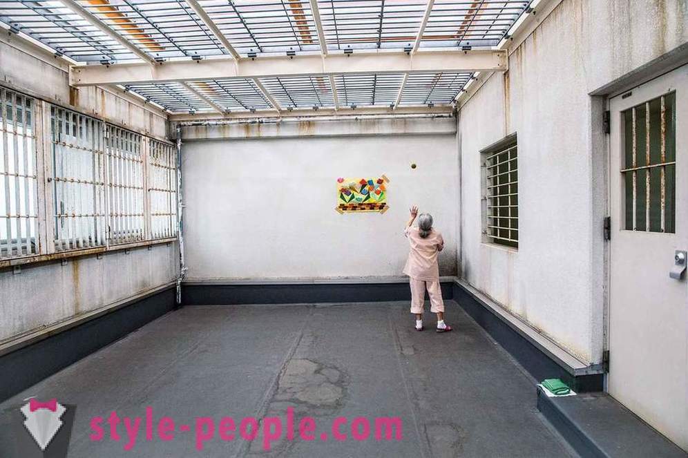 Les personnes âgées japonaises ont tendance à une prison locale