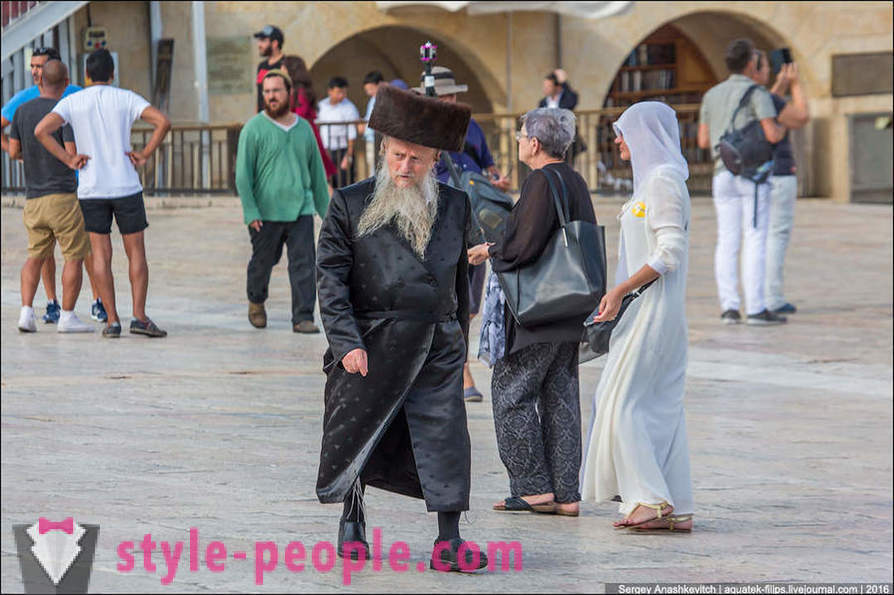 Pourquoi les juifs religieux portent des vêtements spéciaux