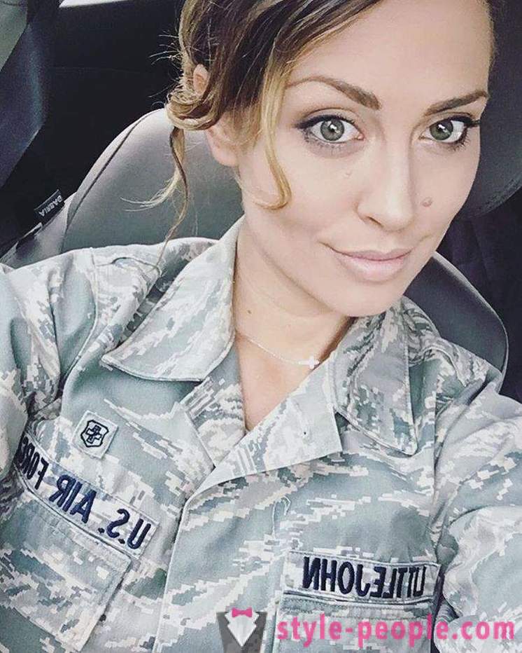 Kerissa Littlejohn - membres de l'US Air Force, qui est un modèle professionnel, et titulaire d'une maîtrise