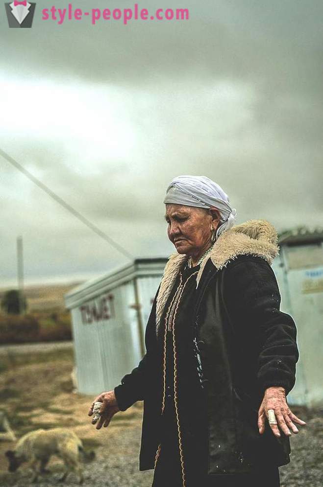 Photographe de l'Ouest a passé deux mois à visiter chaman kazakh
