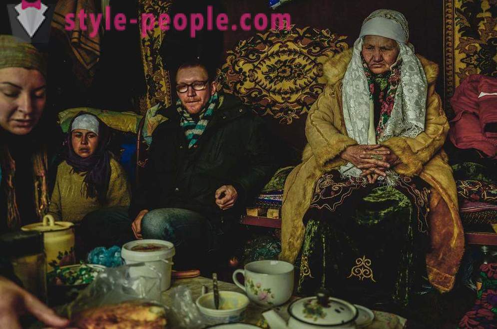 Photographe de l'Ouest a passé deux mois à visiter chaman kazakh