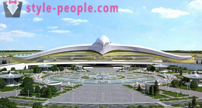 Le Turkménistan a ouvert l'aéroport sous la forme d'un faucon volant