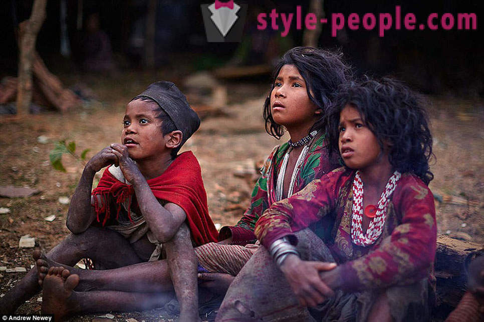 Les derniers chasseurs-cueilleurs: la vie d'une tribu primitive au Népal