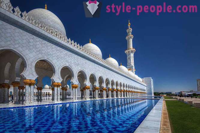 Mosquée Sheikh Zayed - la principale vitrine des richesses incalculables de l'Emirat d'Abou Dhabi
