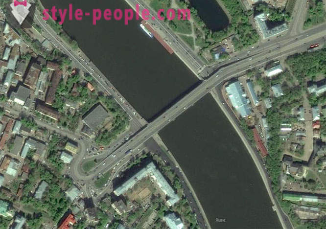 Comment avez-autoroute à 10 voies dans le centre de Moscou