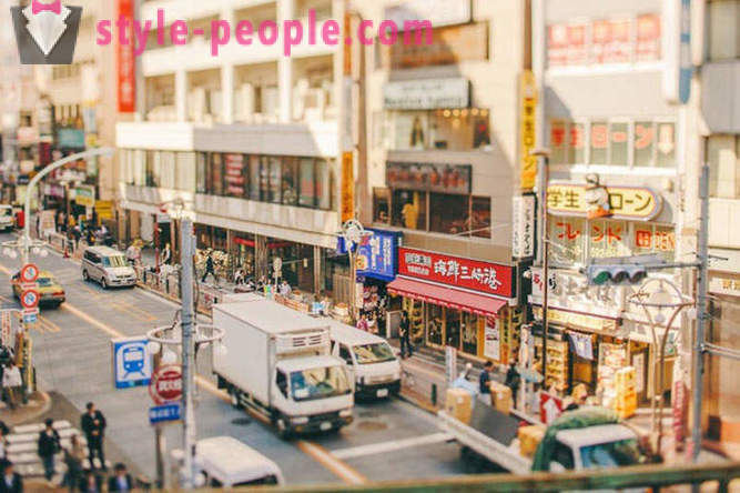 Marcher sur une miniature de Tokyo