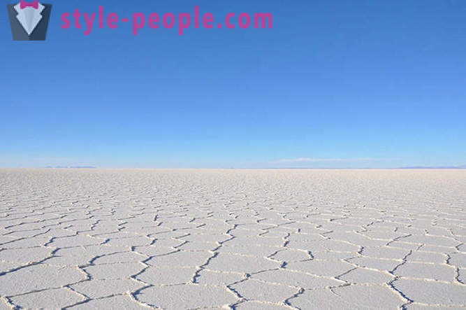 Voyage à travers le plus grand désert de sel du monde