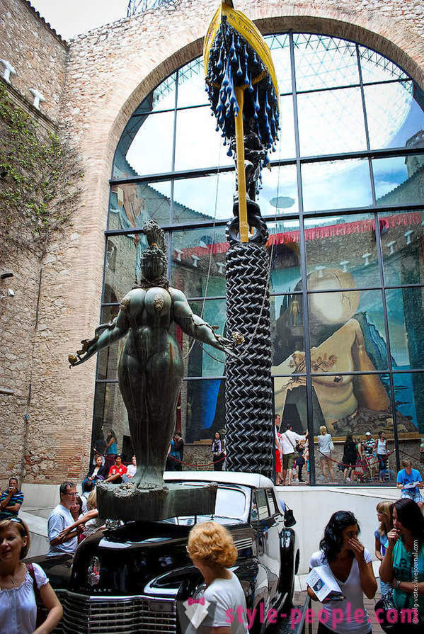 Musée Salvador Dali et le château de sa femme
