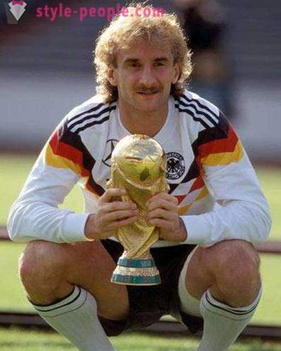 Rudi Völler - joueur et entraîneur de football allemand: une biographie, les réalisations sportives