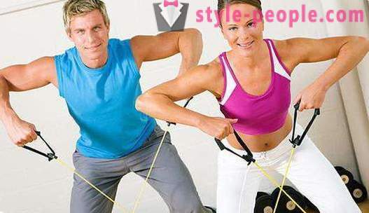 Exercice effectif avec une bande élastique pour les hommes et les femmes: une description et commentaires