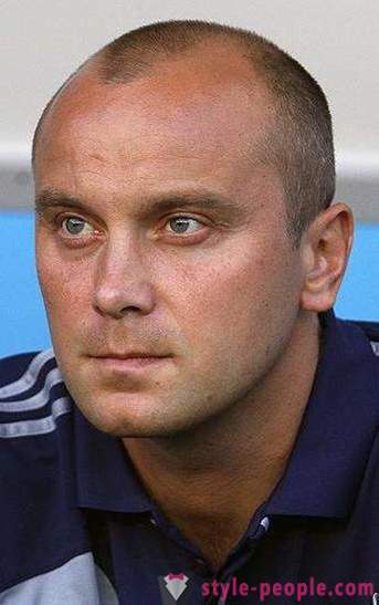 Dmitry Khokhlov - joueur de football avec une lettre majuscule