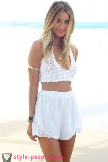 Indispensable sujet garde-robe estivale - short blanc. De quoi porter et comment les combiner avec d'autres choses