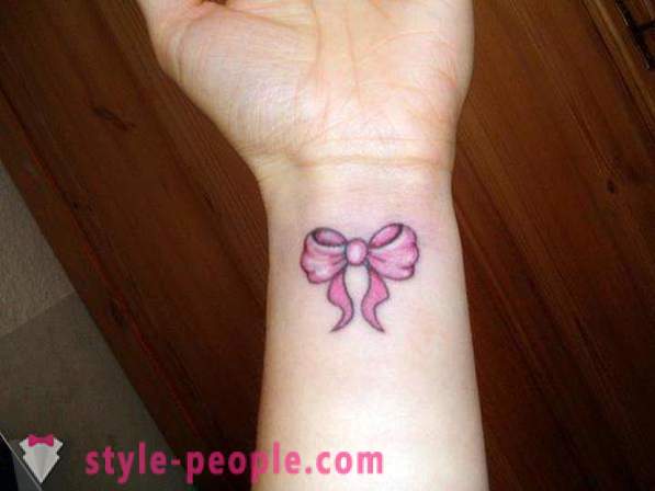 « Bows » - un tatouage pour les filles