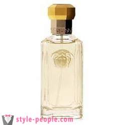 Une riche sélection de parfums des marques célèbres comme « Versace ». parfum pour les hommes