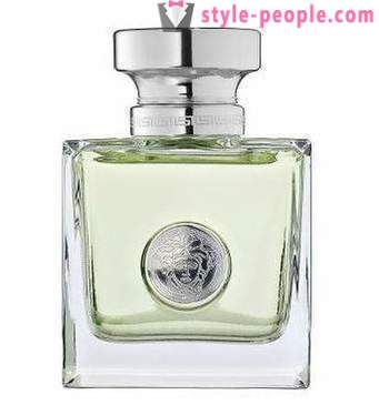 Une riche sélection de parfums des marques célèbres comme « Versace ». parfum pour les hommes