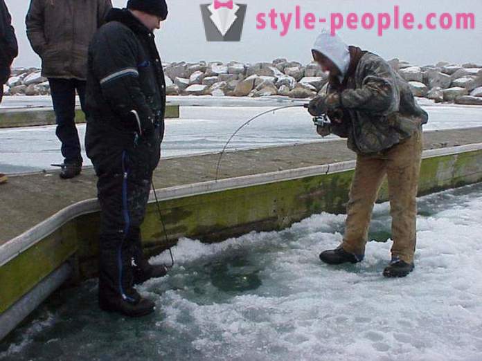 Les pêcheurs noter: pêche à la truite en hiver