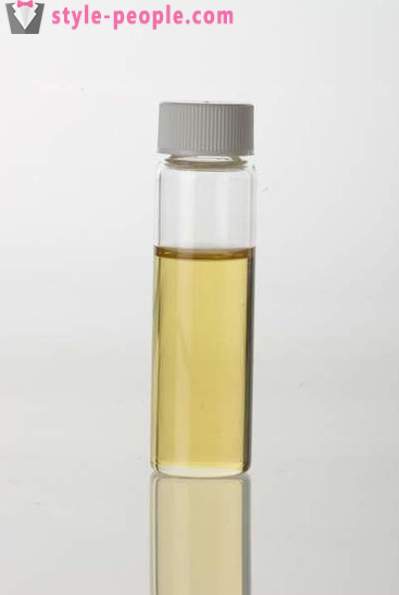 L'huile essentielle de ylang-ylang aidera votre peau du visage et les cheveux pour être parfait
