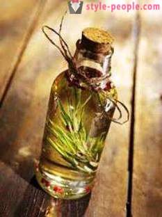 L'huile de romarin: recettes pour la récupération des cheveux