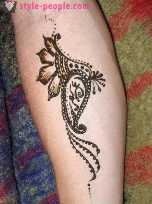 Tatouage temporaire au henné à la maison