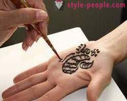 Tatouage temporaire au henné à la maison