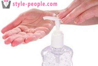 Désinfectant pour les mains - une protection efficace contre les microbes et doux soins de la peau