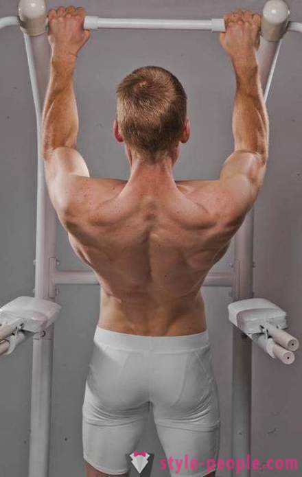 Quels sont les muscles travaillent en tirant sur la barre?