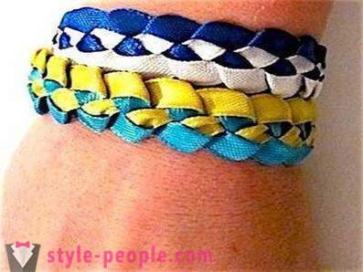 Bijoux originaux avec leurs mains: bracelets rubans